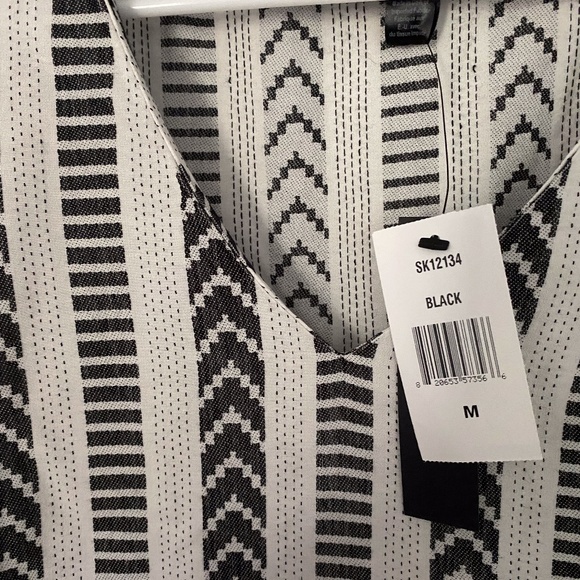 Supply & Demand Bell Sleeve Top - Picture 3 of 6